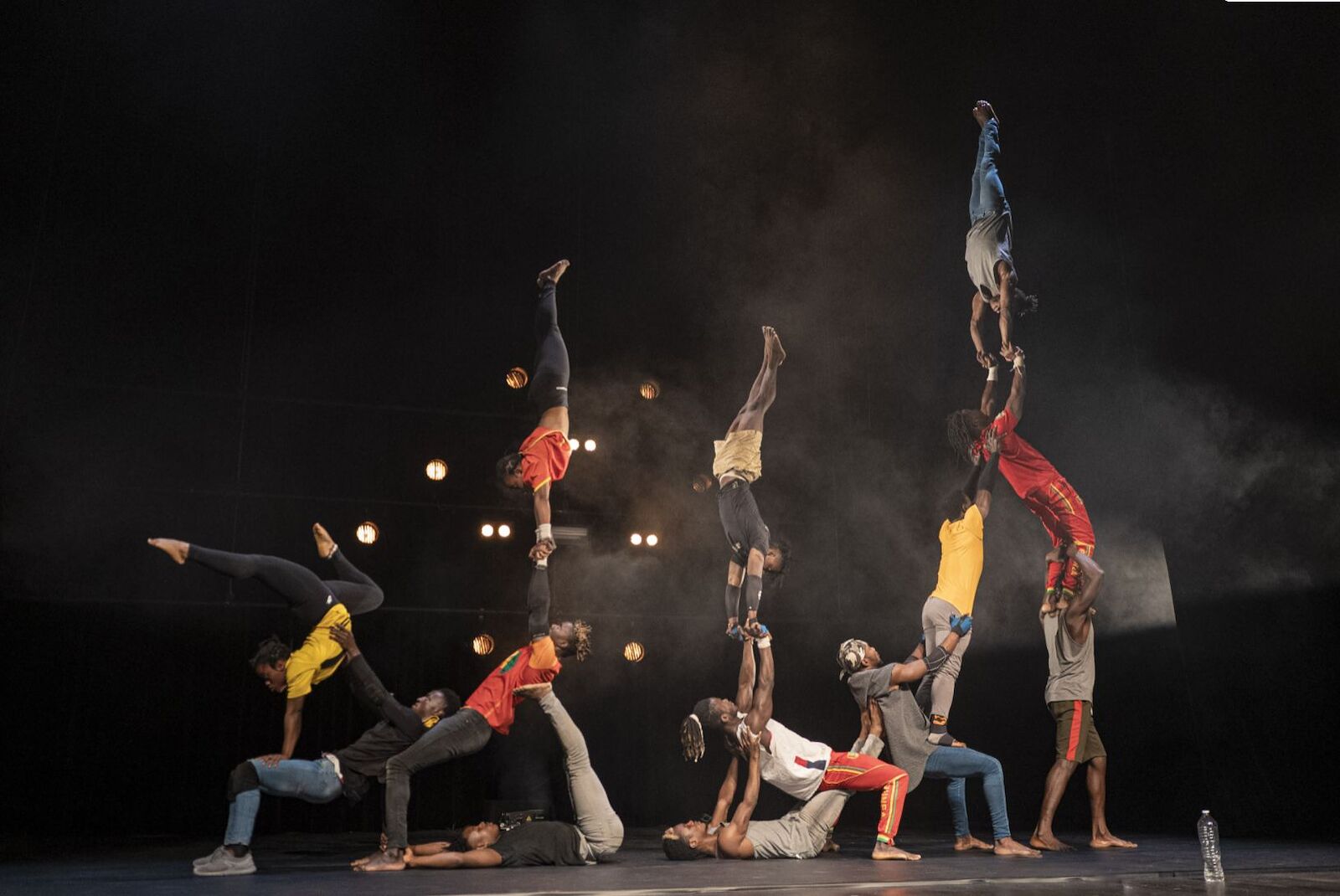 IGOO, une autre image du spectacle de Circus Baobab