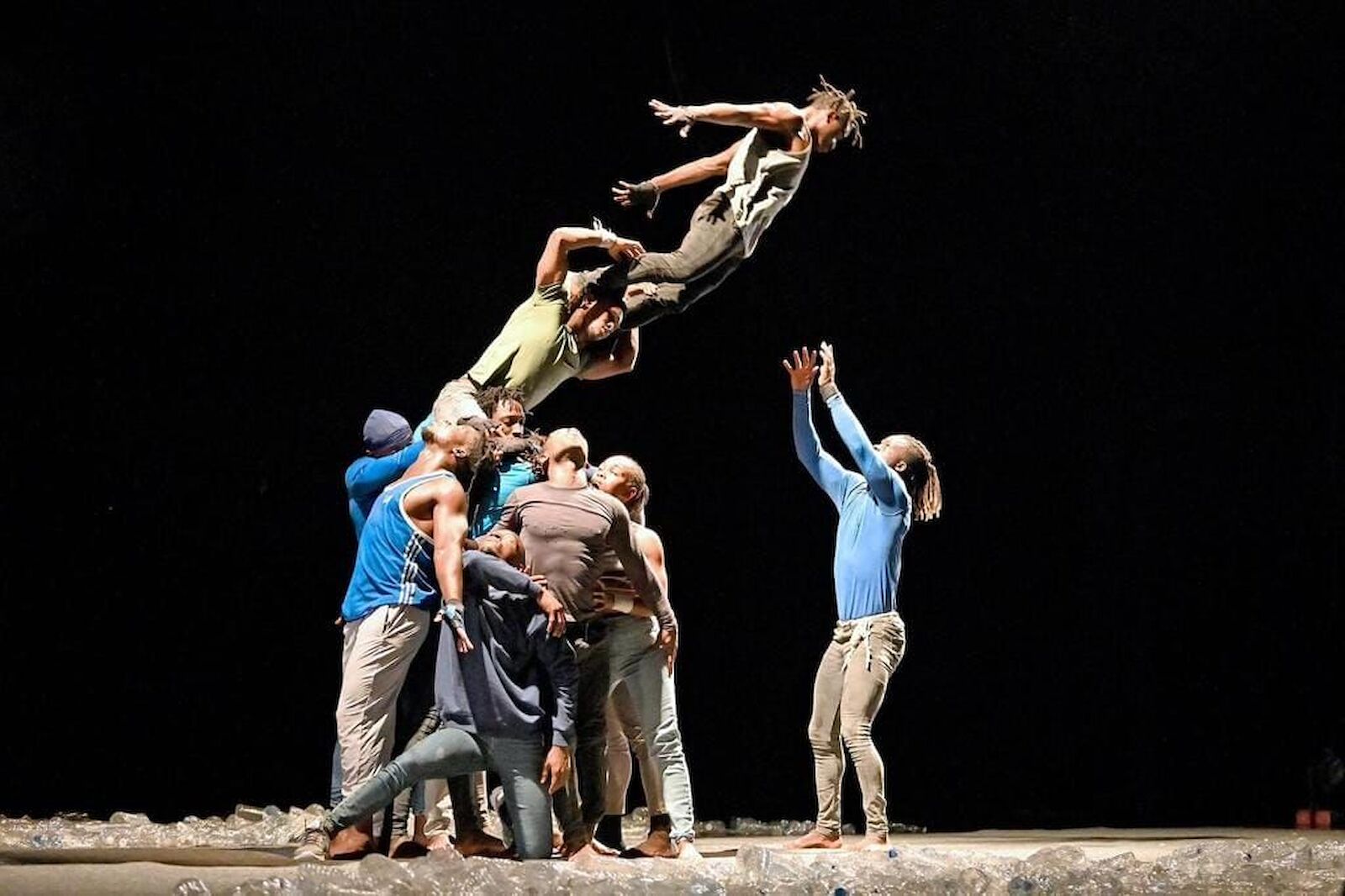 IGOO, une autre image du spectacle de Circus Baobab