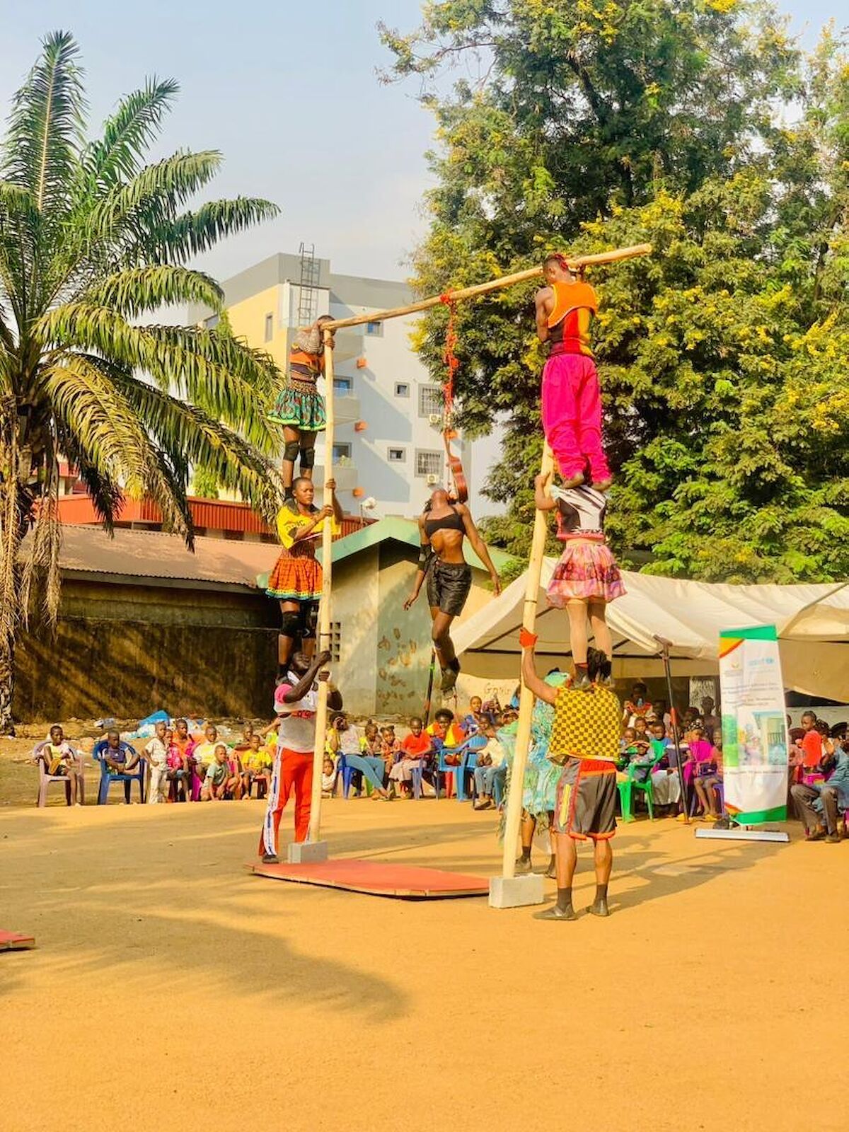 IGOO, une autre image du spectacle de Circus Baobab