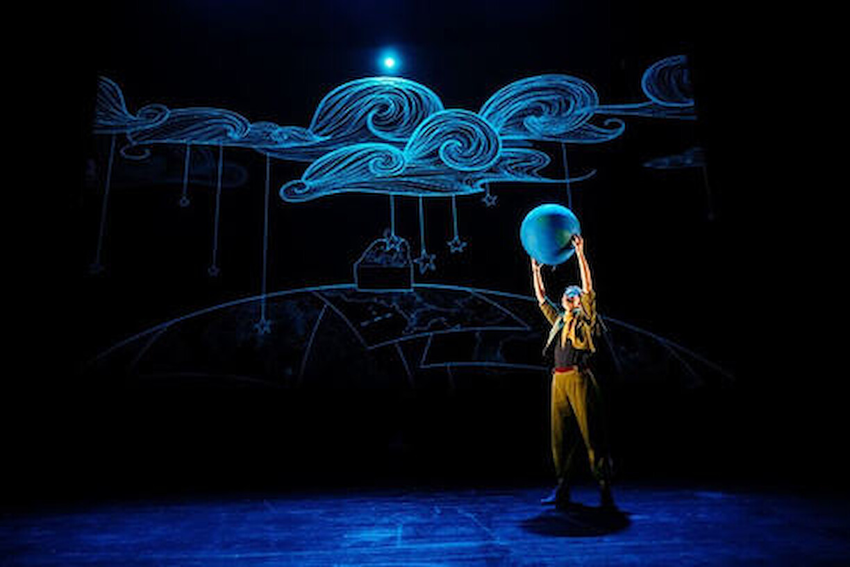 Le Petit Prince, scénographie augmentée, dessins lumineux bleus